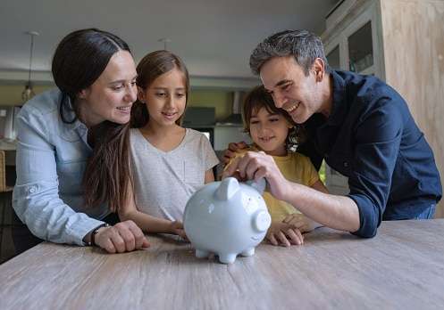 Read more about the article Finance 101 for Kids: How to Teach Your Kids Great Money Habits